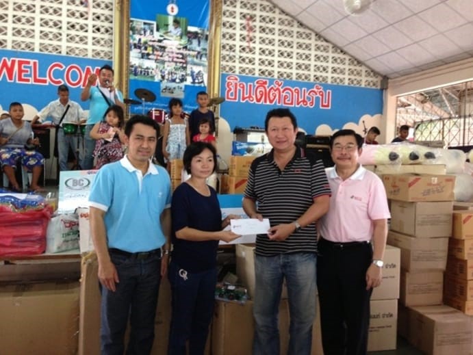 “เคซีจี กิมจั๊วกรุ๊ป” ร่วมกับ “ธนาคารกรุงไทย” เลี้ยงอาหารกลางวันและมอบทุนการศึกษา ให้กับนักเรียนโรงเรียนการศึกษาคนตาบอดฯ จ.ลพบุรี